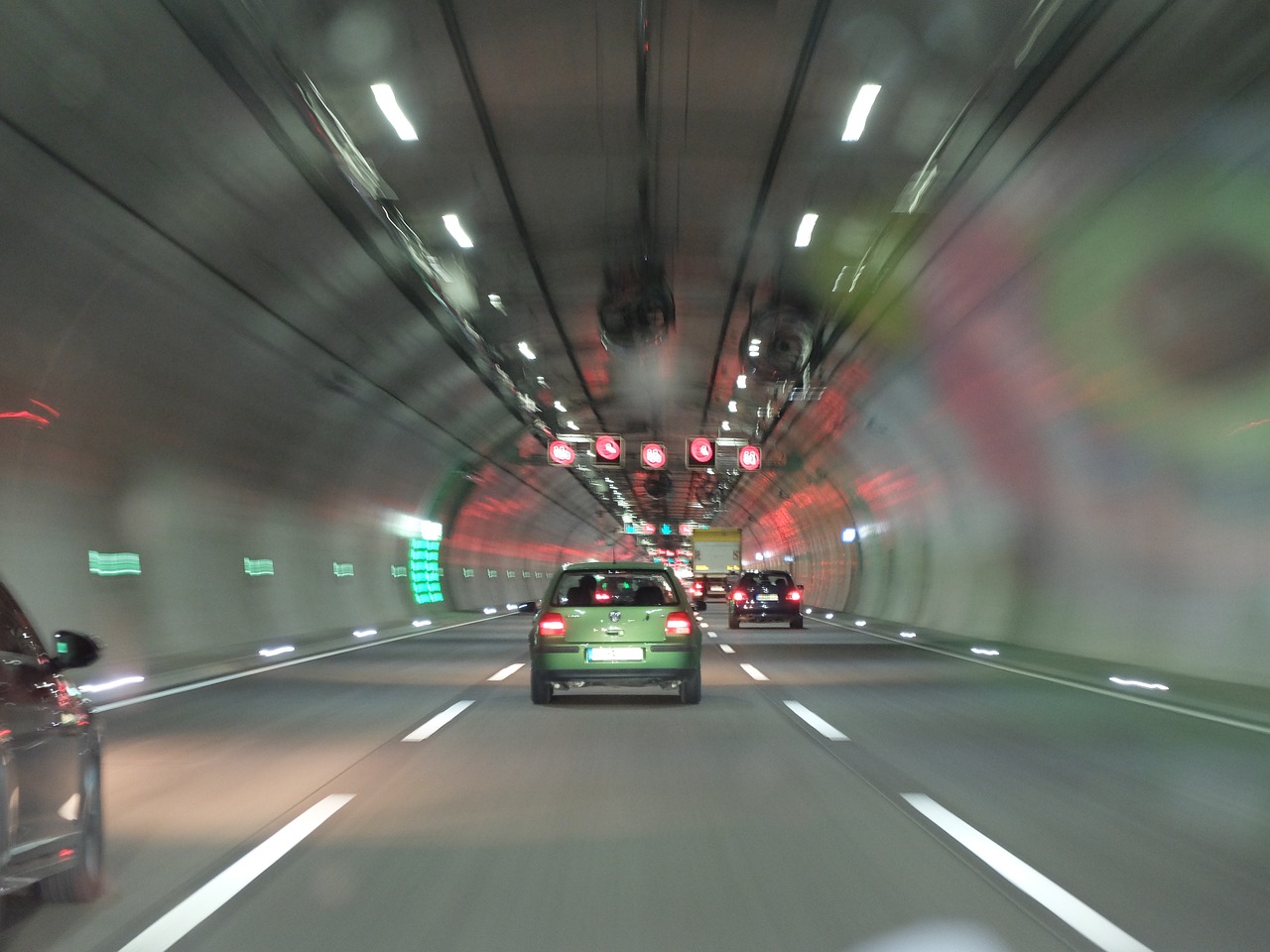 tunnel slovenie dicht