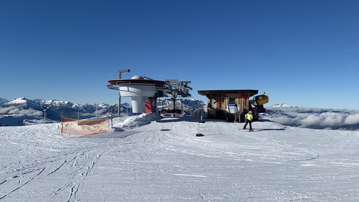 Hoe stap je veilig in en uit een skilift